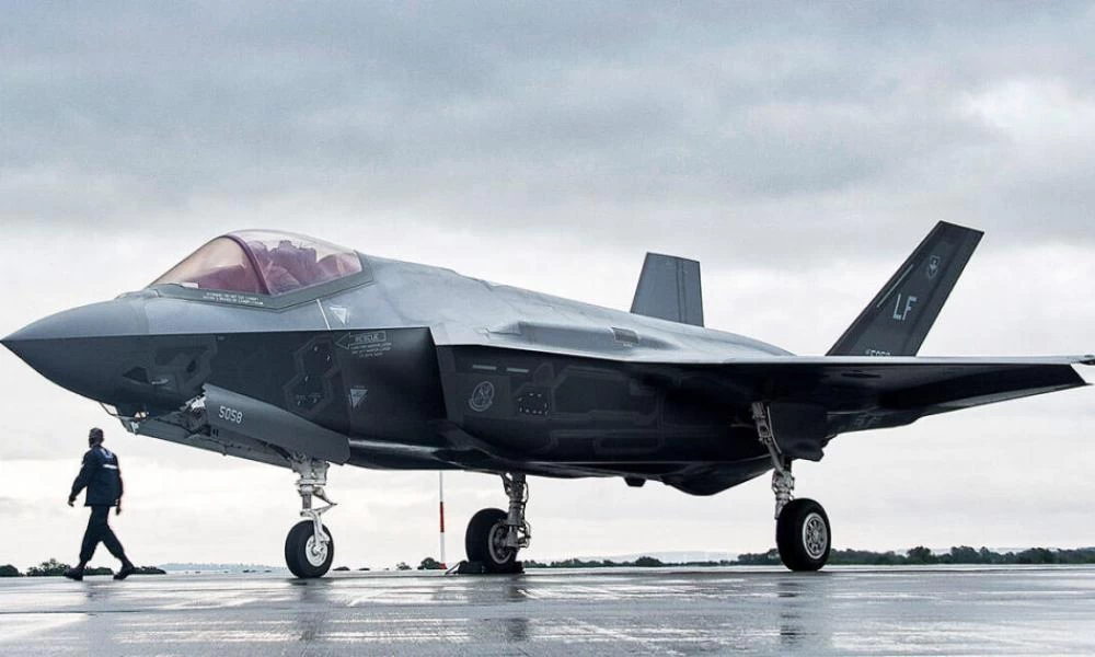 F-35: Εντυπωσιακό επιχειρησιακό «elephant walk» μαζί με F-16 και KC-135